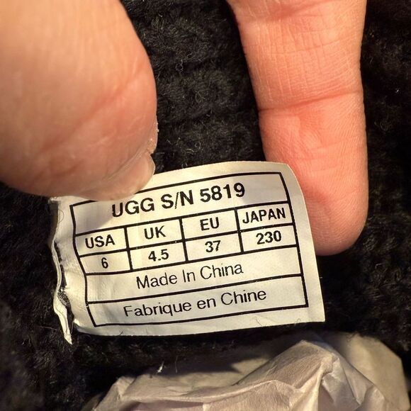 UGGS Classic Cardy Sweater Knit Boots — Black — Women’s 6 - Picture 6 of 8